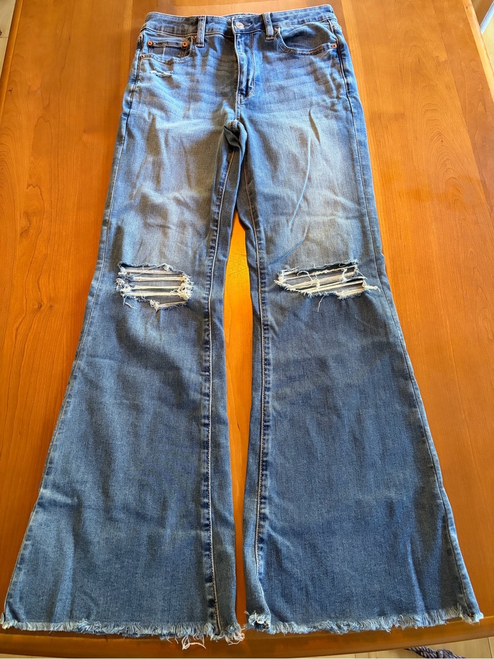 American Eagle Super High Rise Flare Ripped Jeans Size 6
